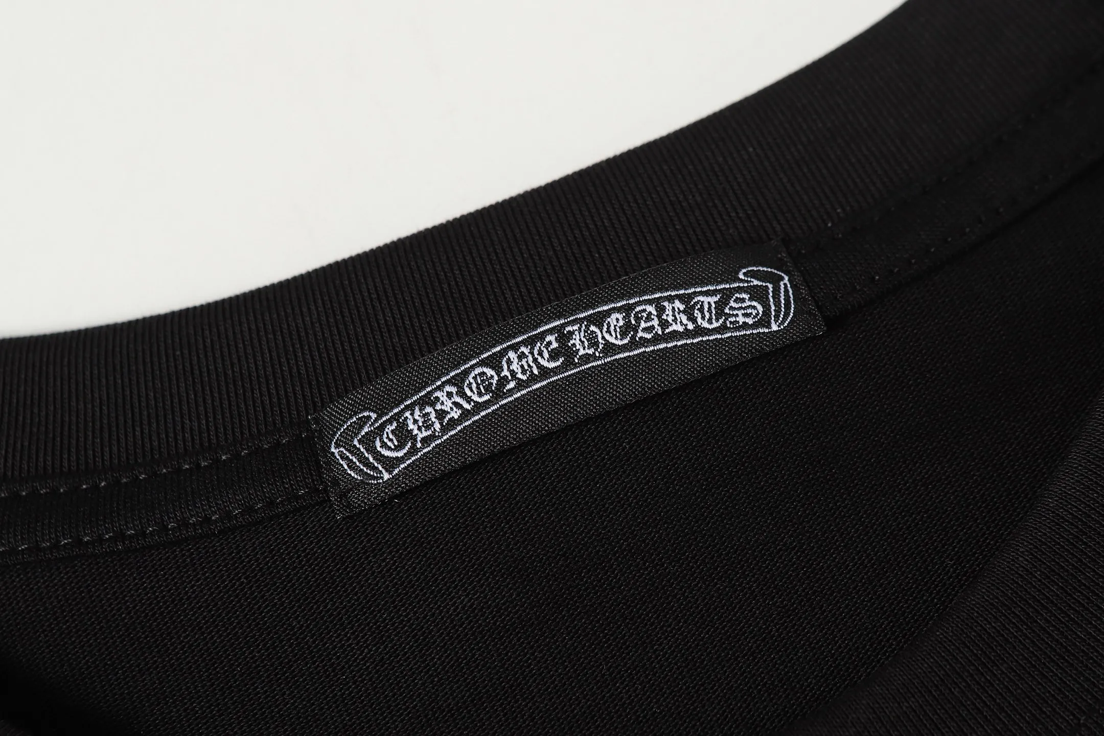 P170 2209 style 280g heavy double yarn -Chrome Hearts/Chrome Hearts Color Cross✝️Skin embroidered short-sleeved T-shirt -High weight, high density and high quality. The wool is soft, delicate and skin-friendly. It feels soft and silky. It has excellent warmth and skin-friendly properties. -Customized weaving and dyeing, no color difference. No matter the fabric or workmanship details, it beats the ordinary version on the market. -Colour: black white -Size: S M L XL
